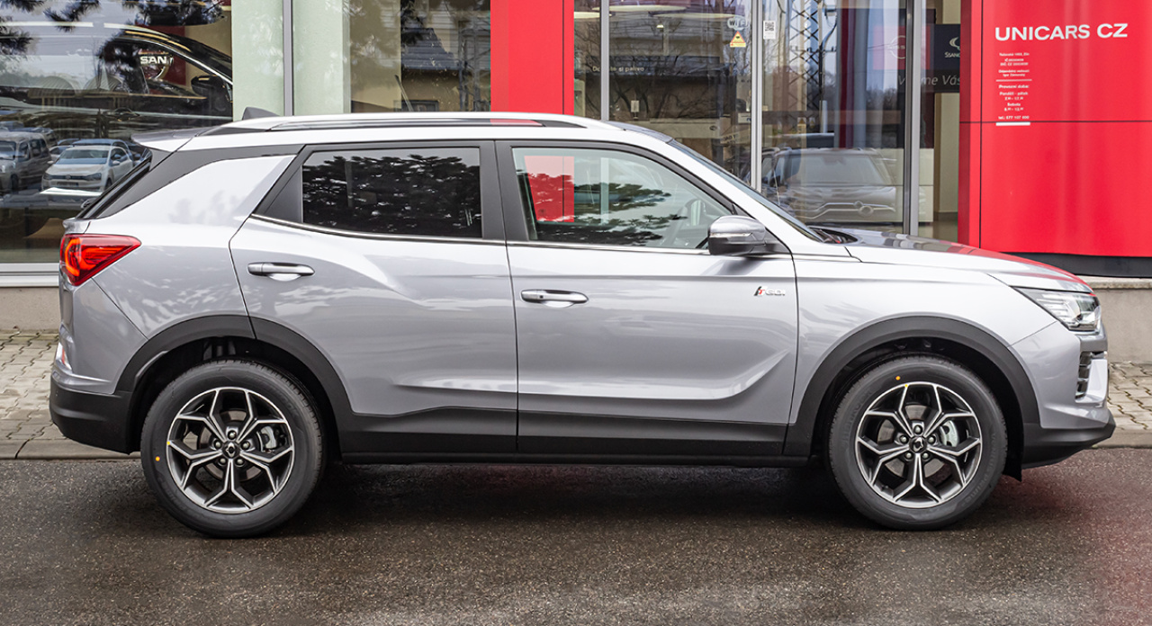KORANDO 1,5GDI MT 2WD STYLE+ TECH MY25 Stříbrná