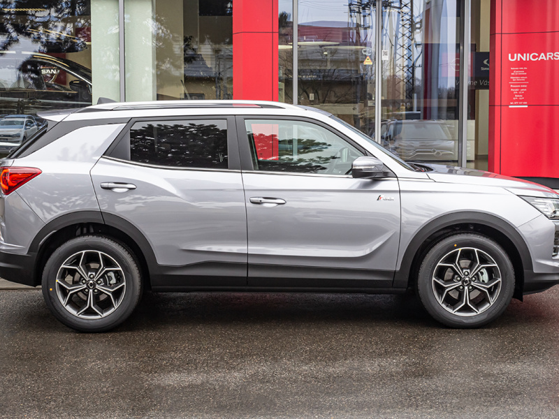 KORANDO 1,5GDI MT 2WD STYLE+ TECH MY25 Stříbrná