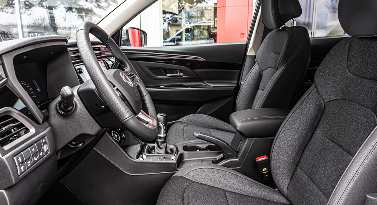 KORANDO 1,5GDI MT 2WD STYLE+ TECH MY25 Stříbrná