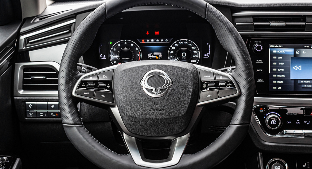 KORANDO 1,5GDI MT 2WD STYLE+ TECH MY25 Stříbrná