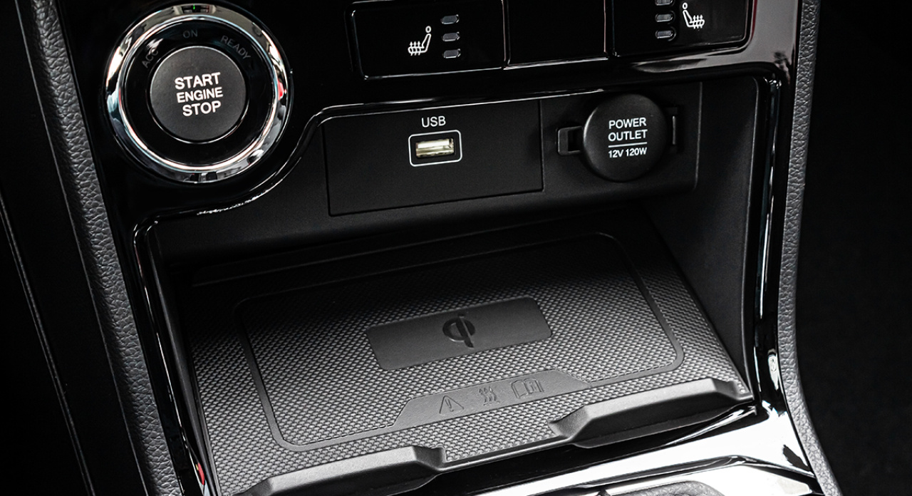 KORANDO 1,5GDI MT 2WD STYLE+ TECH MY25 Stříbrná