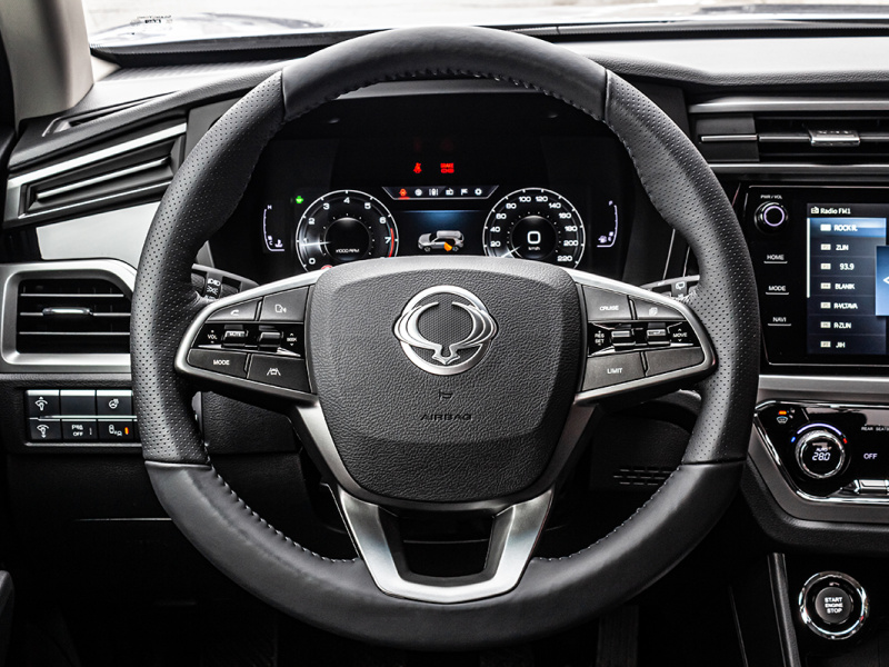 KORANDO 1,5GDI MT 2WD STYLE+ TECH MY25 Stříbrná