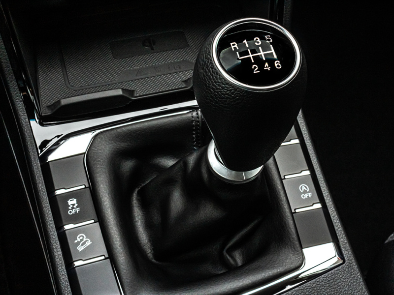 KORANDO 1,5GDI MT 2WD STYLE+ TECH MY25 Stříbrná