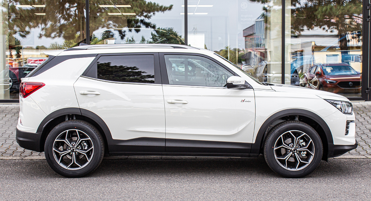 KORANDO 1,5GDI MT 2WD STYLE+ bílá