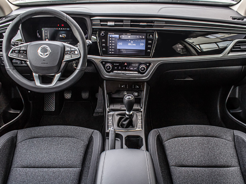 KORANDO 1,5GDI MT 2WD STYLE+ bílá