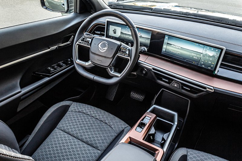 TORRES 1,5GDI 2WD AT STYLE MY25 bílá/ černá střecha